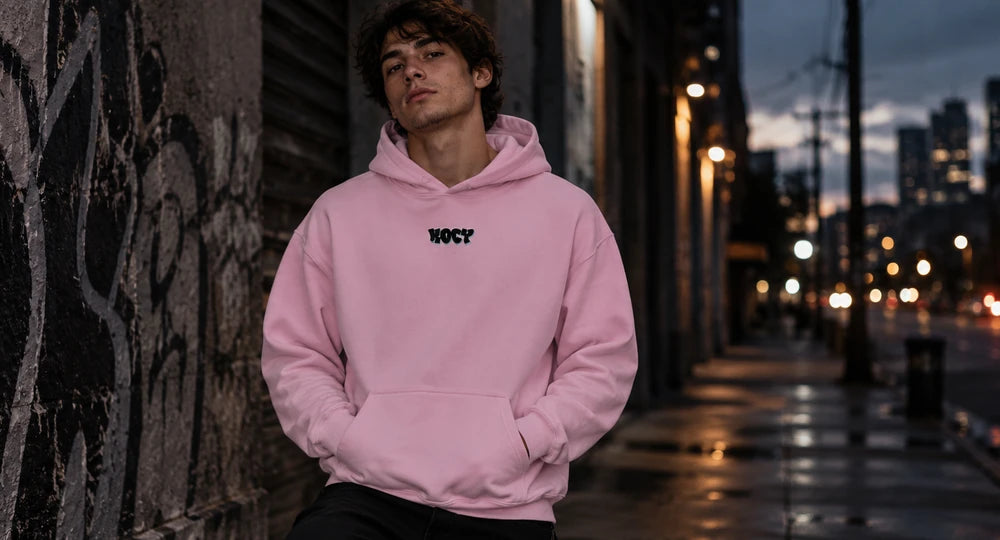Sudadera rosa KOCY en editorial urbana